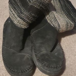 Tom's SZ 8 slip on booties